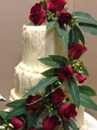 Red Roses Wedding Cake